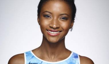 Mengenal Si Seksi Lyndsey Scott Yang Jago Programming